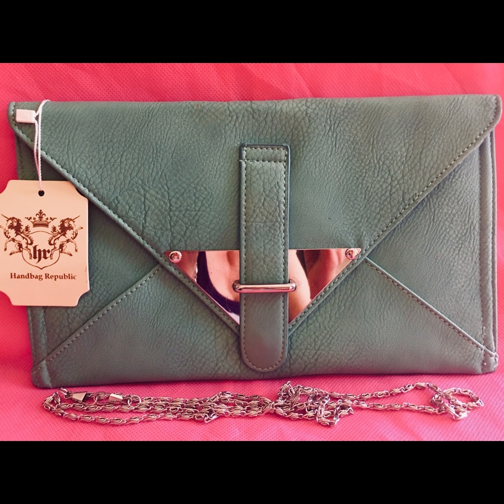 NWT Women’s Handbag Republic clutch